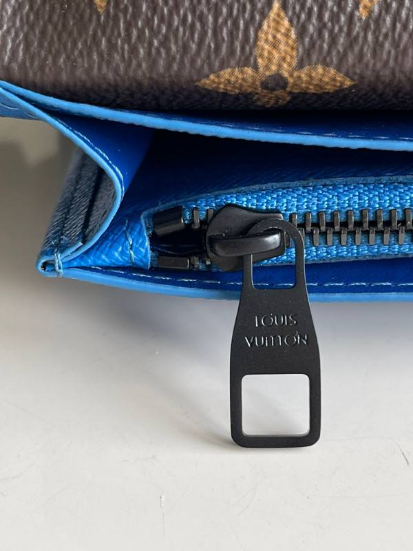 l**is V*t*n brazza wallet