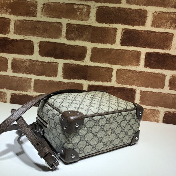 G*u*i gg shoulder bag with leather details