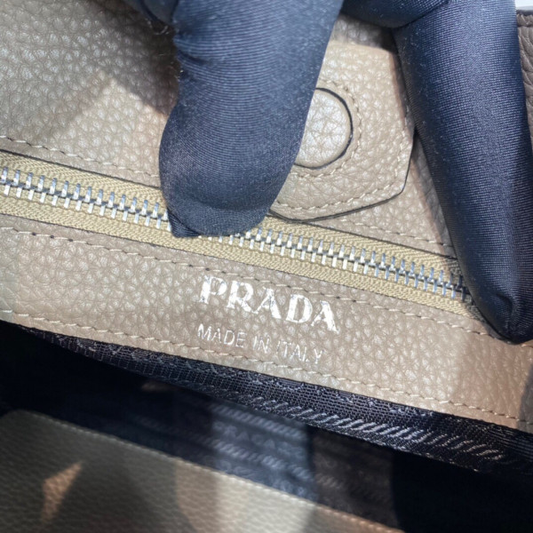Pra*a leather hobo bag