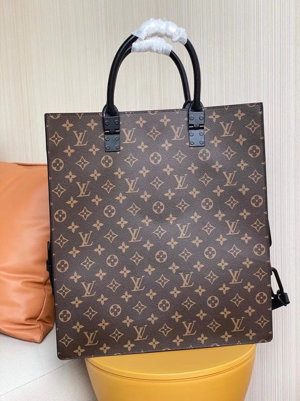 l**is V*t*n sac plat