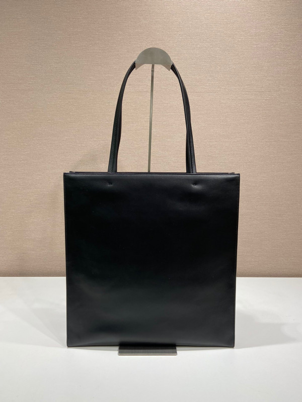 Pra*a leather tote bag