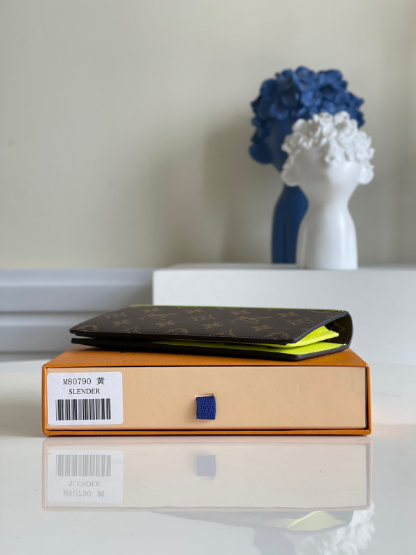 l**is V*t*n brazza wallet