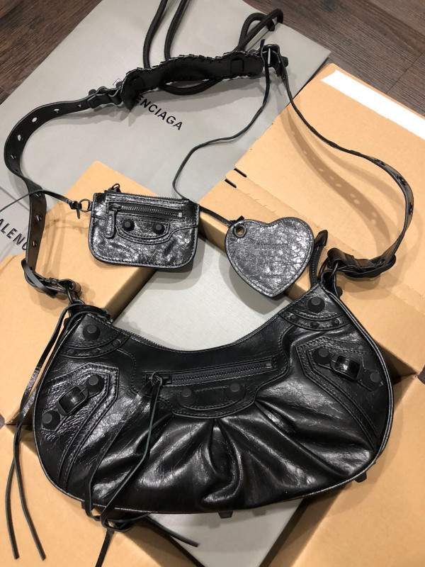 Ba*len*cia*ga women''s le cagole small shoulder bag