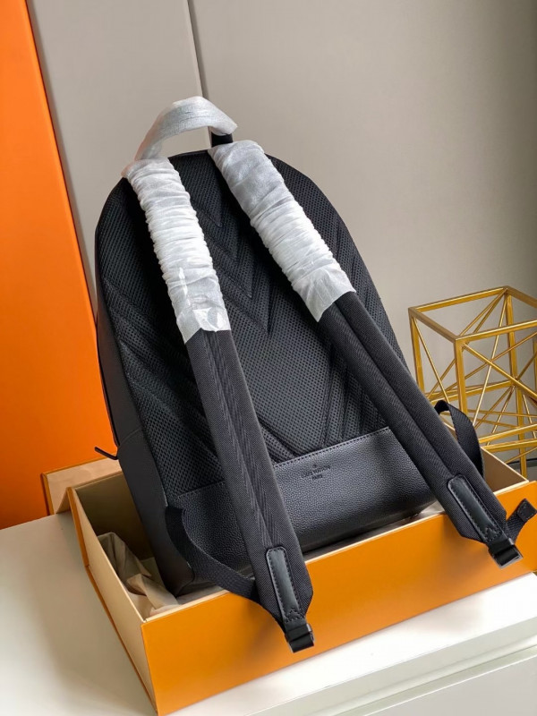 l**is V*t*n backpack
