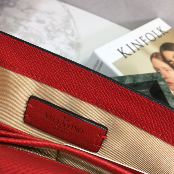 VALENTINO GARAVANI VSLING GRAINY CLUTCH