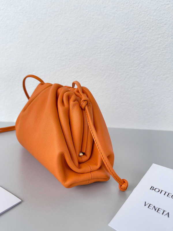 Bo*te*ga ve*ne*ta mini pouch