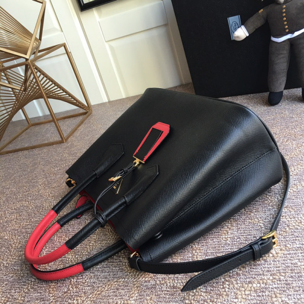 Pra*a double bag