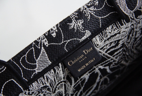 large D*or book tote