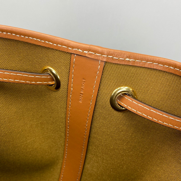 Ce**e medium sailor bag in triomphe canvas
