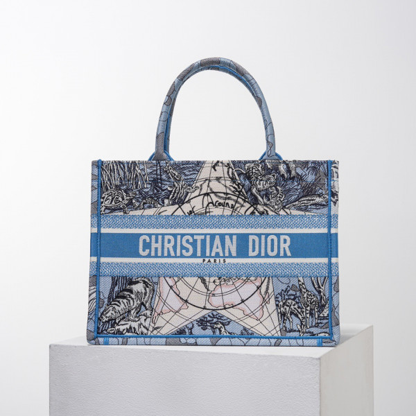 medium D*or book tote