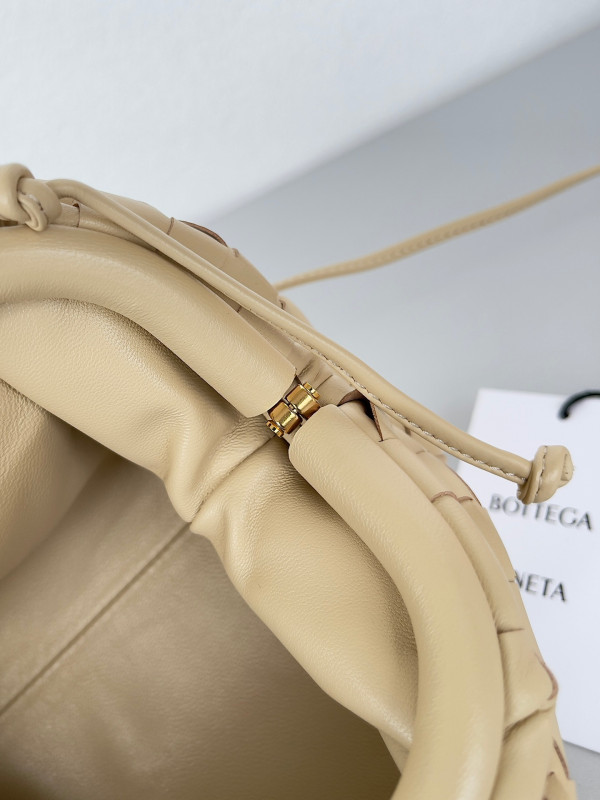 Bo*te*ga ve*ne*ta mini pouch