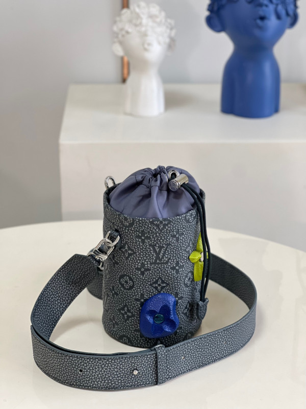l**is V*t*n chalk pouch