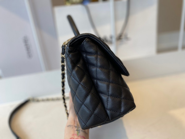 CL LARGE FLAP BAG WITH TOP HANDLE