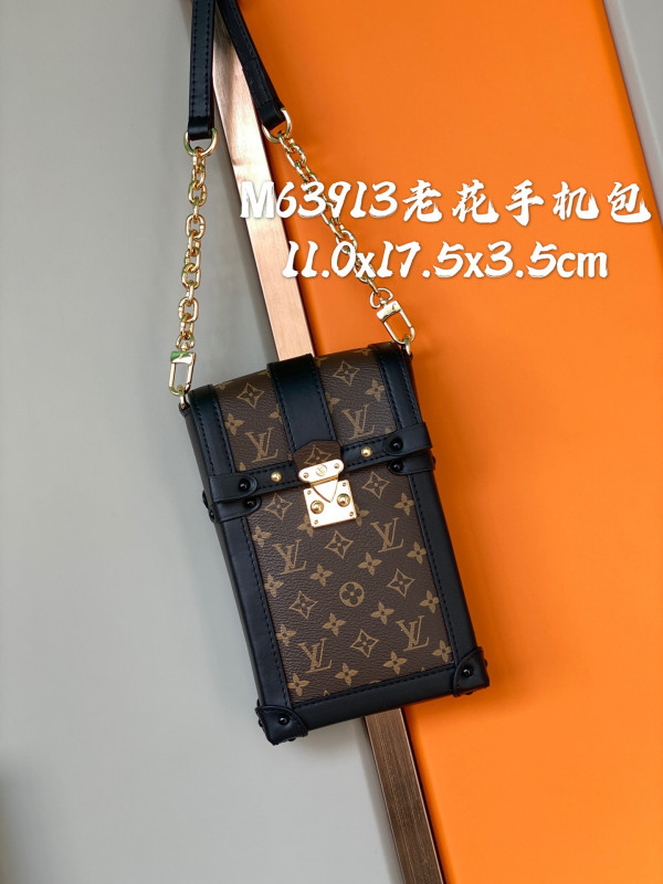 l**is V*t*n vertical trunk pochette