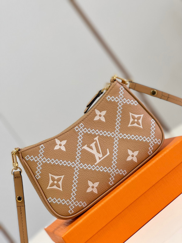 l**is V*t*n easy pouch on strap