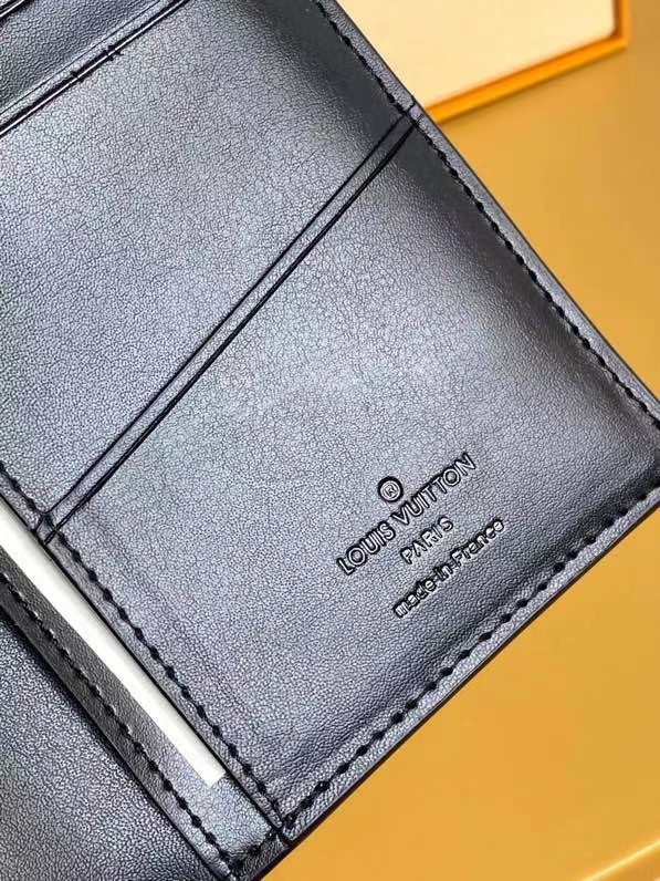 l**is V*t*n brazza wallet