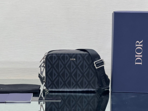 D*or messenger pouch