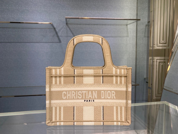 D*or book tote mini