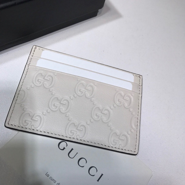 G*u*i signature card case