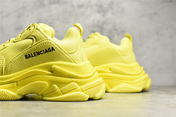 Ba*len*cia*ga triple s