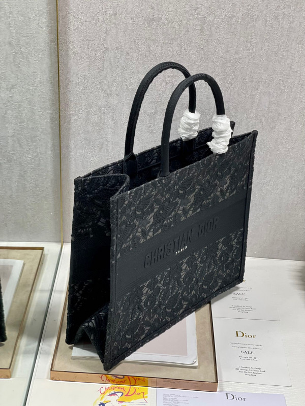 large D*or book tote