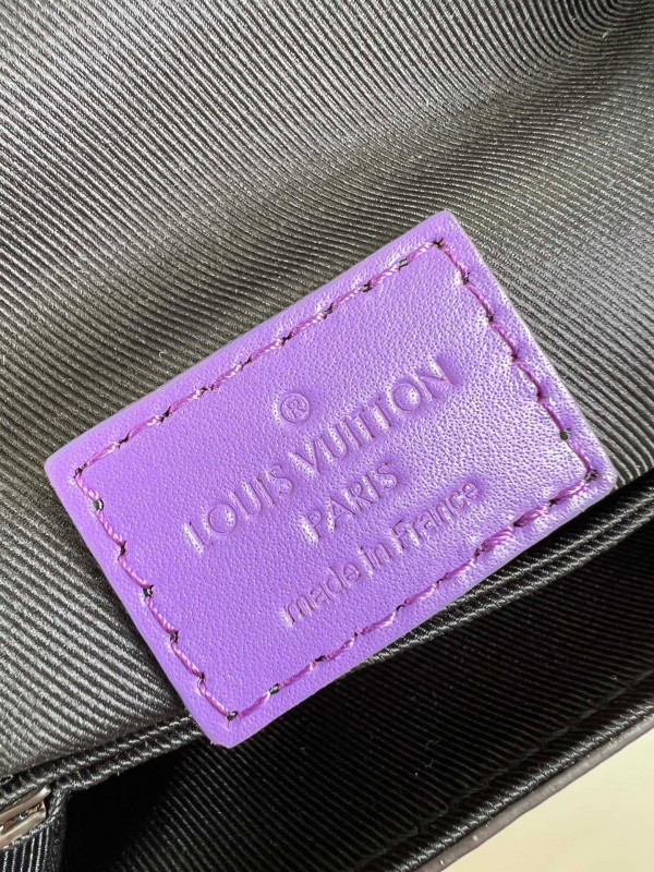 l**is V*t*n s-lock vertical wearable wallet