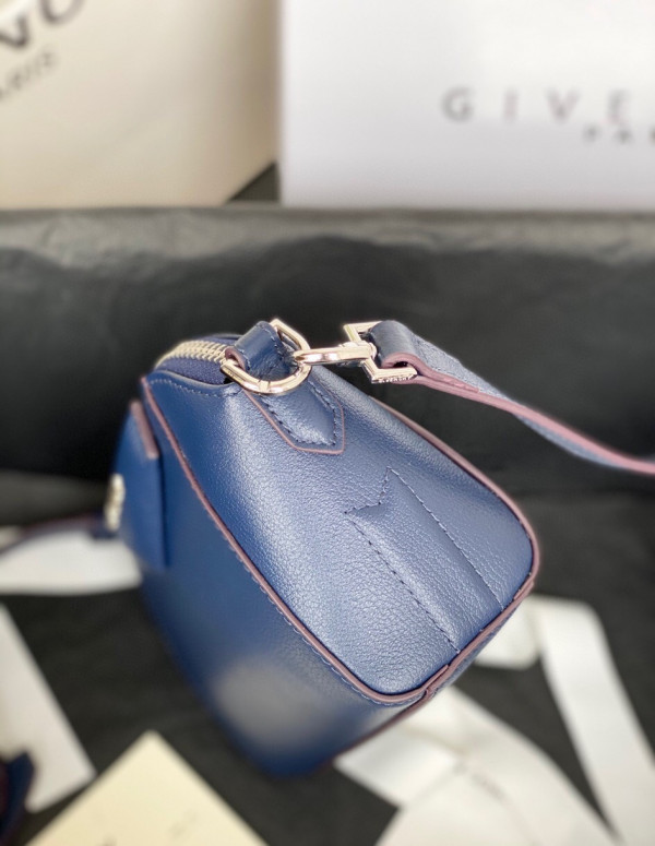 GIVENCHY NANO ANTIGONA