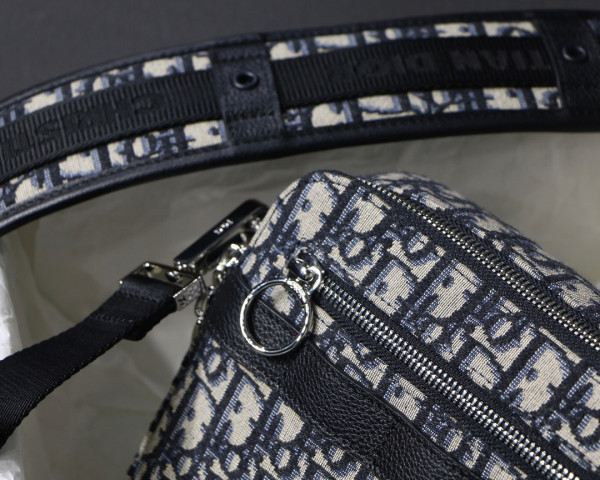 D*or safari messenger bag
