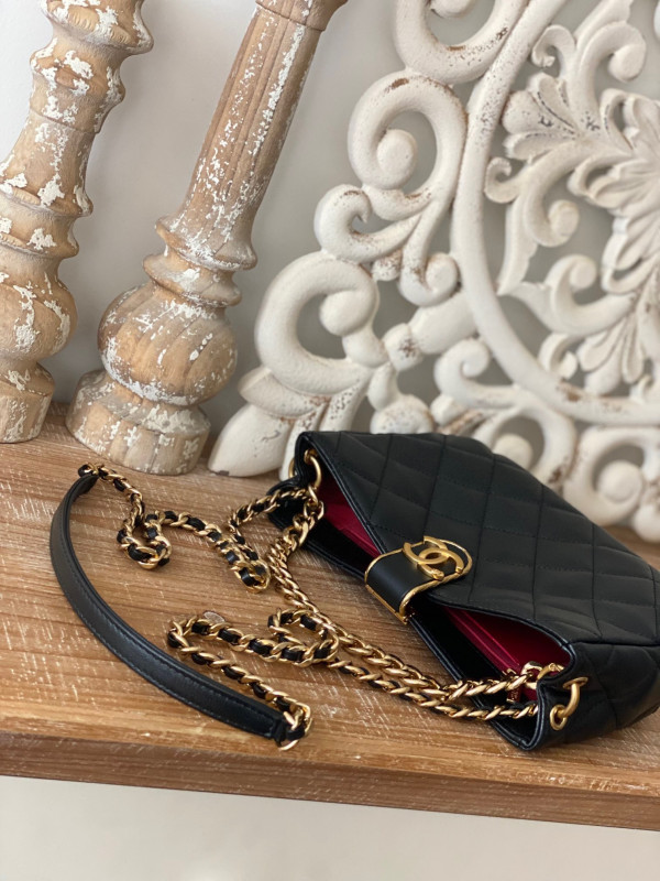 CL HOBO HANDBAG