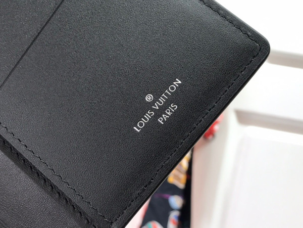 l**is V*t*n brazza wallet