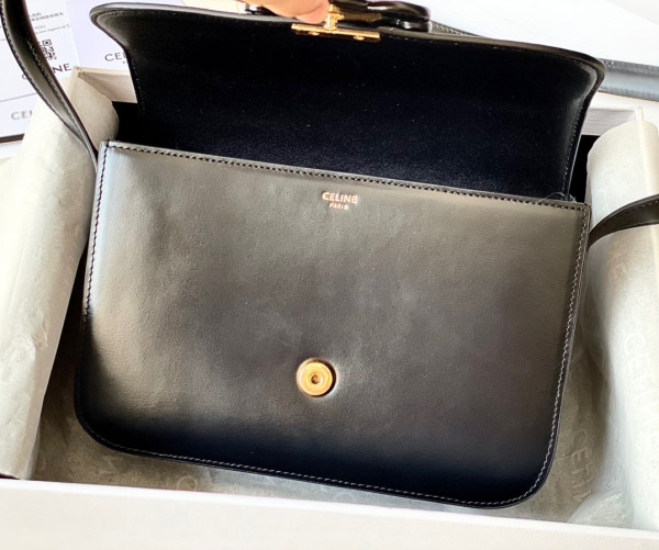 Ce**e classique triomphe bag