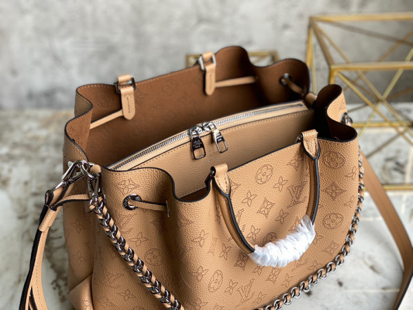 l**is V*t*n bella tote