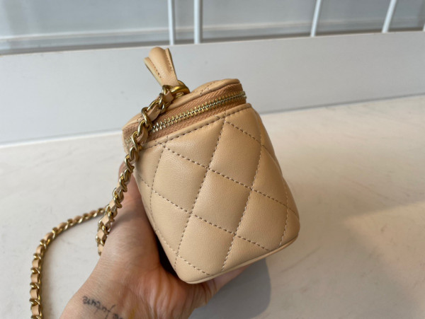 CL VANITY CASE