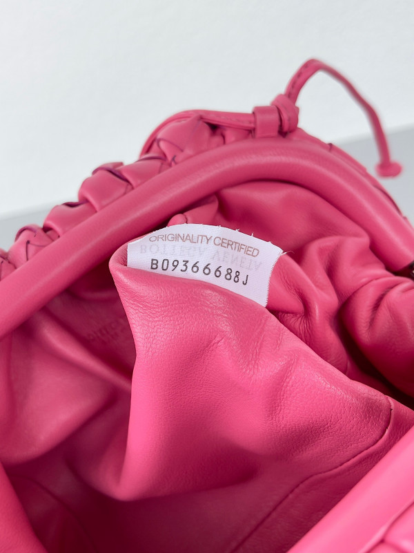 Bo*te*ga ve*ne*ta mini pouch