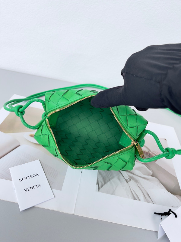 Bo*te*ga ve*ne*ta mini loop camera bag
