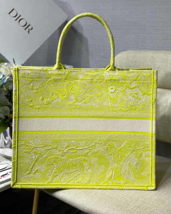 large D*or book tote