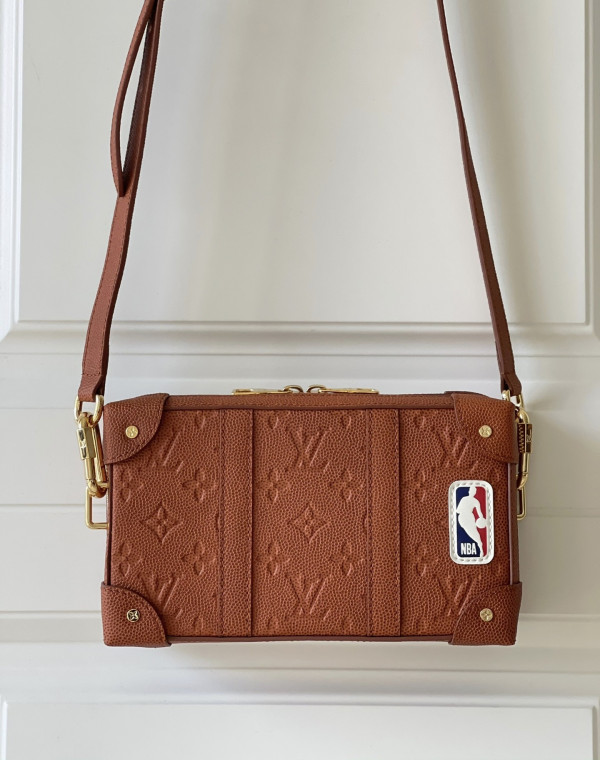 l**is V*t*n lvxnba soft trunk wearable wallet
