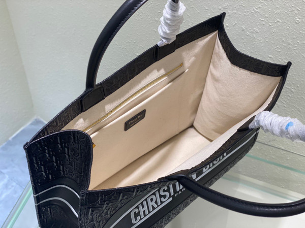 large D*or book tote