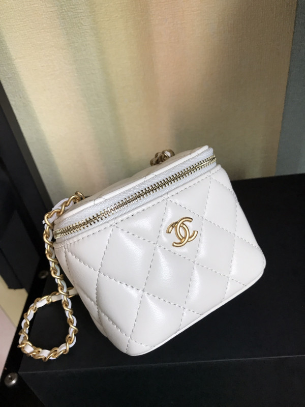 CL SMALL VANITY WITH CHAIN