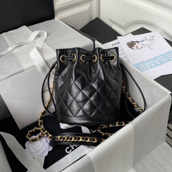 CL SMALL BUCKET BAG