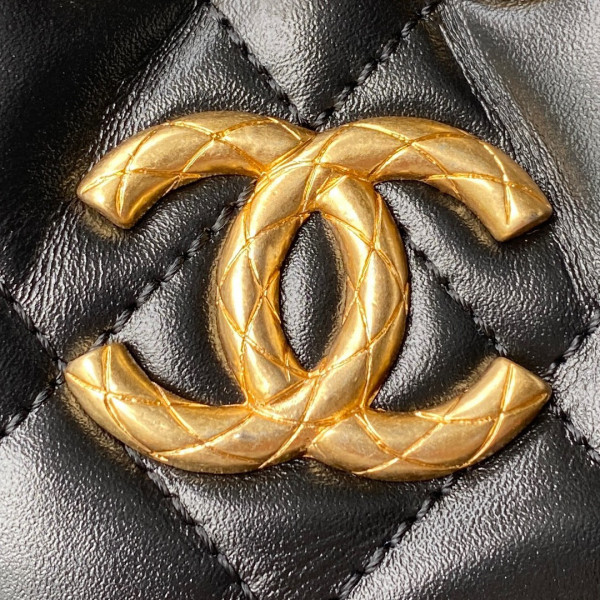 CL SMALL BUCKET BAG