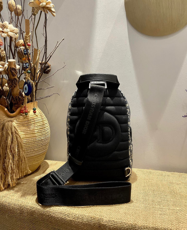 D*or sling bag