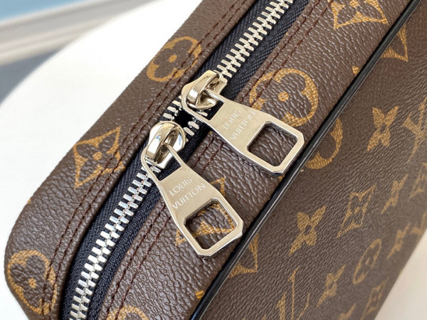l**is V*t*n toiletry pouch gm