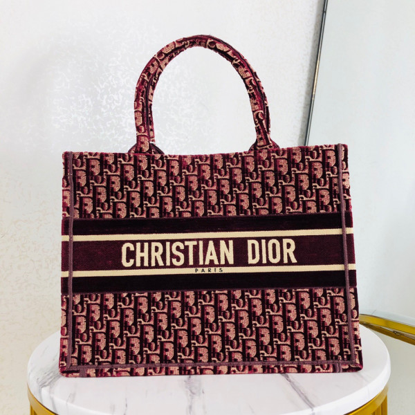 large D*or book tote