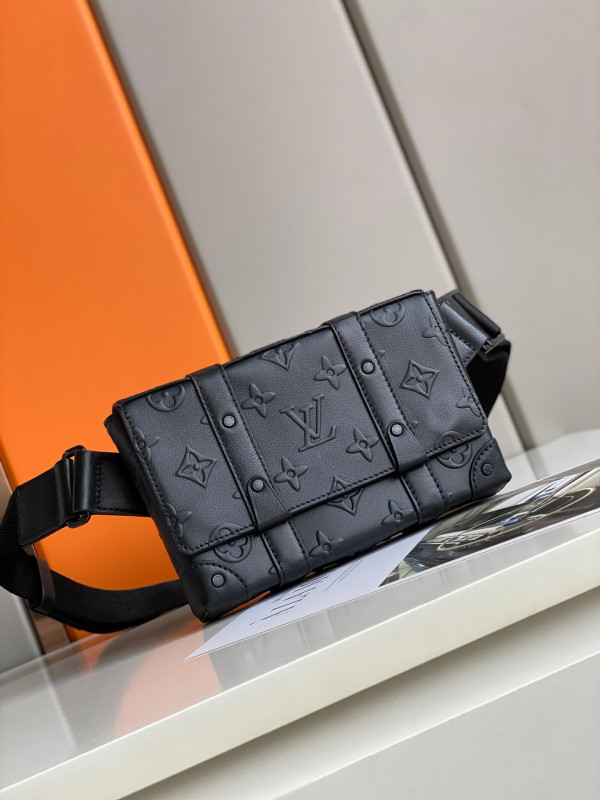 l**is V*t*n trunk slingbag