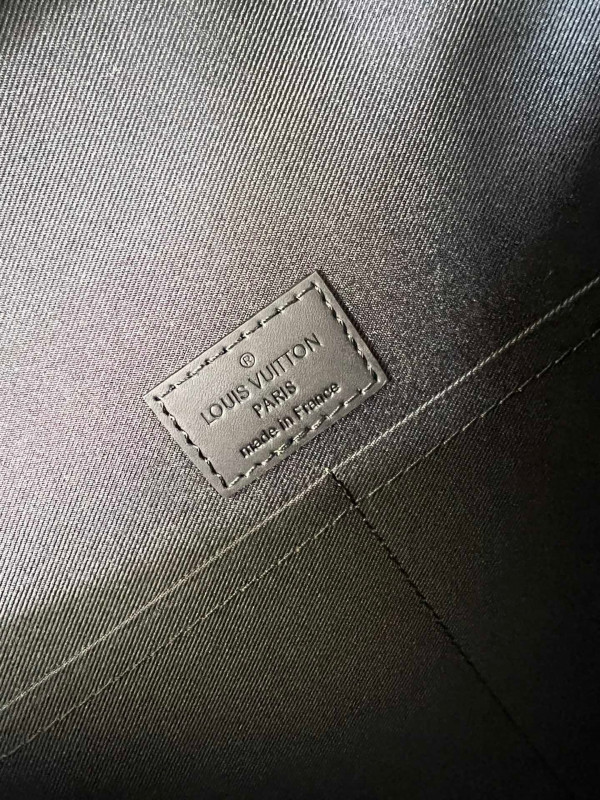 l**is V*t*n s lock briefcase