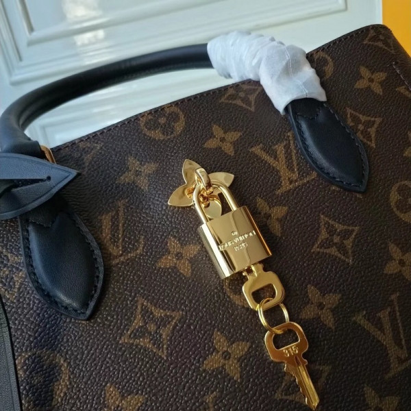 l**is V*t*n flower tote