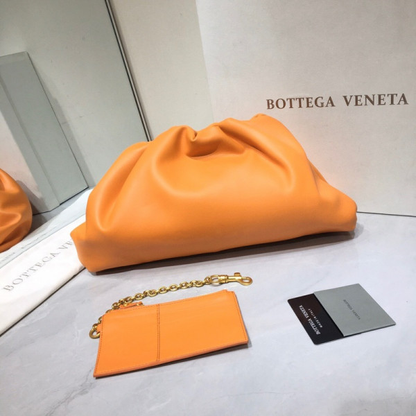 Bo*te*ga ve*ne*ta the pouch