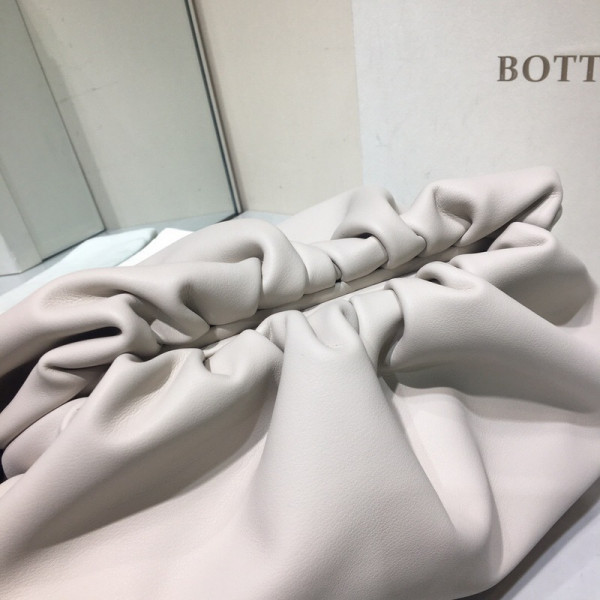 Bo*te*ga ve*ne*ta the pouch