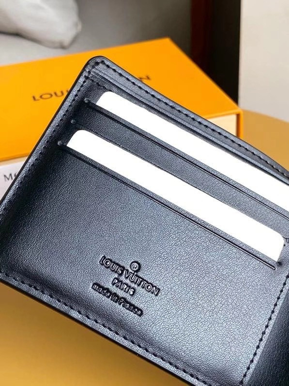 l**is V*t*n multiple wallet